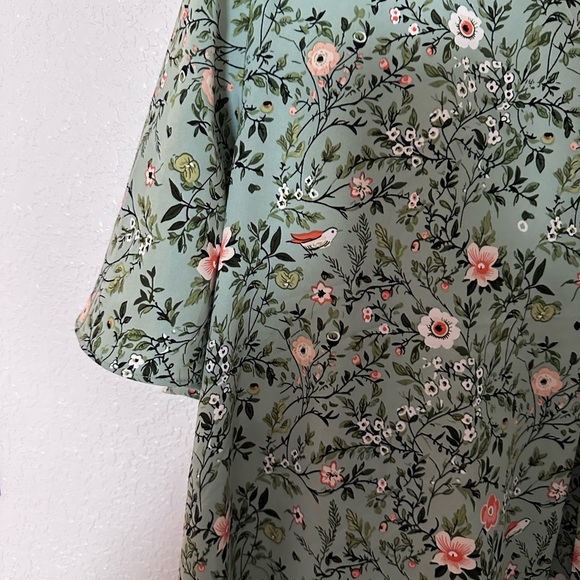 Beautiful light weight new blouse easy - Picture 11 of 11